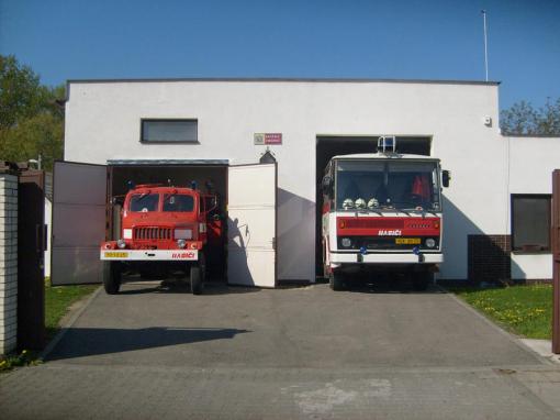 Zbrojnice a technika.